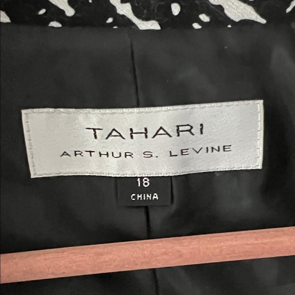 Tahari Black and White Patterned Blazer - Picture 5 of 6